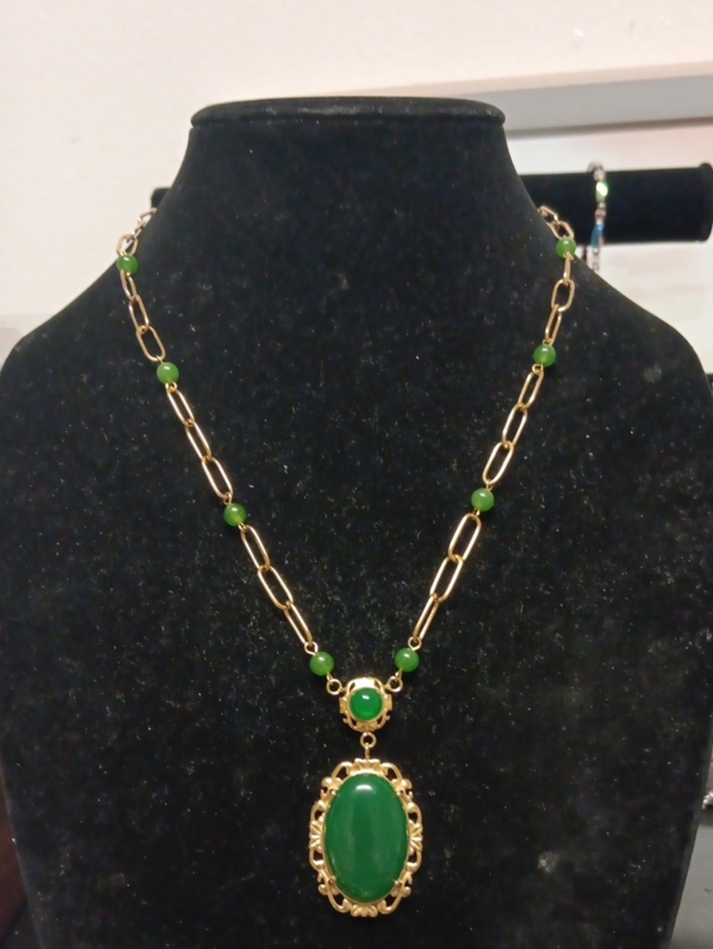 Green Onyx 14.00 ctw Necklace in ION Plated Yellow Gold Stainless Steel 20-22"